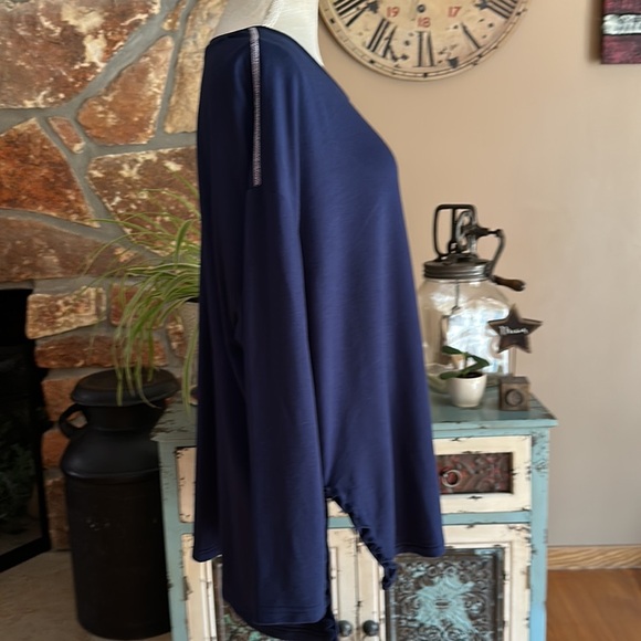 Women’s Db Sunday Pink Ribbon Long Sleeve Split Side Tee Plus Size 1X Navy - Picture 3 of 10